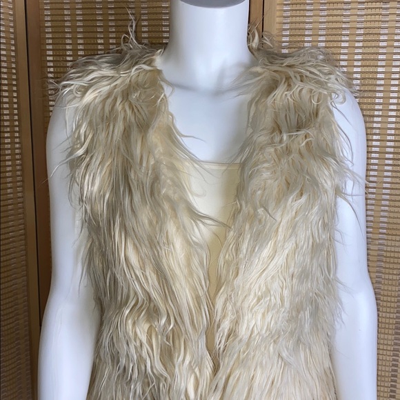 Wet Seal Ivory Faux Fur Boho Vest Size Small - Picture 2 of 6